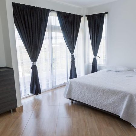 אפרטהוטל סנטה ורוניקה Casa Blanca Malibu מראה חיצוני תמונה
